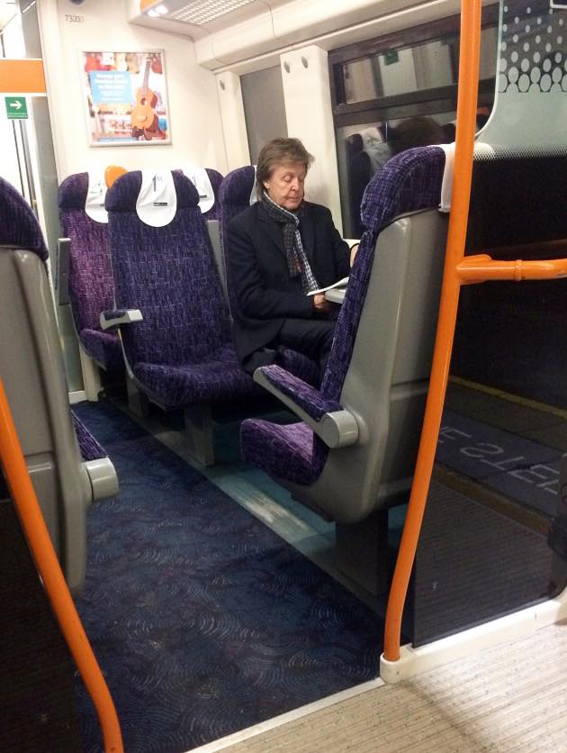 Quando Paul McCartney usa o transporte público