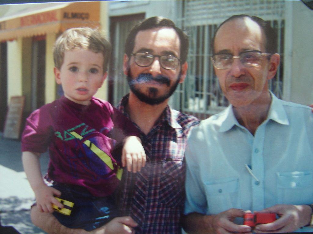 Meu filho Bernardo, eu e meu pai. Ele se chamava Milton Cardoso Ribeiro; eu, Milton Luiz Cunha Ribeiro