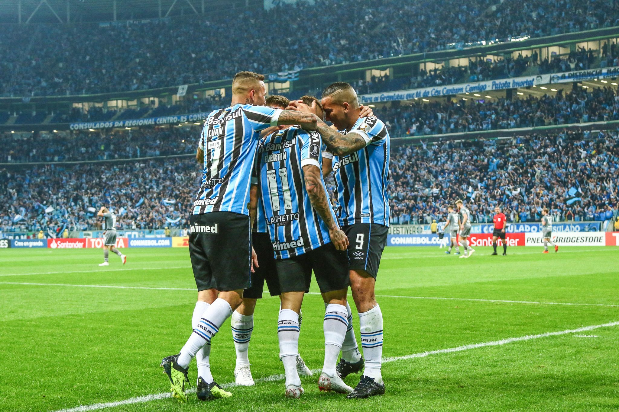 Bom dia, Renato (com os melhores lances de Grêmio 2 (5) x 1 (3) Estudiantes)