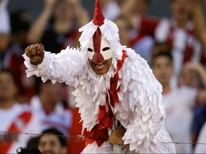 O mascote do River Plate é uma galinha?