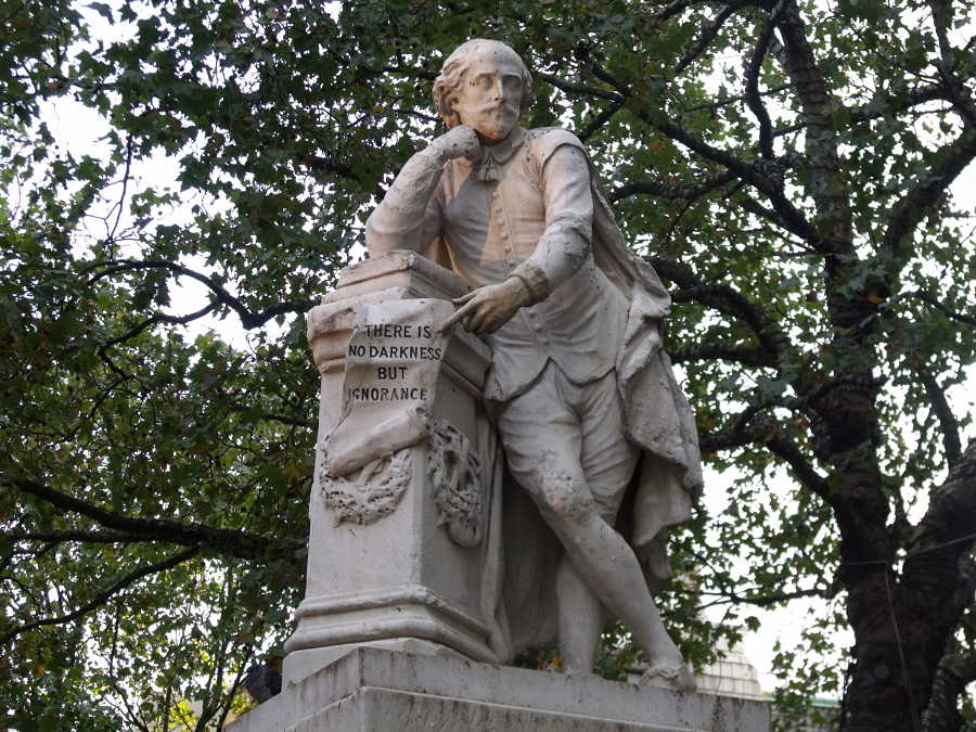 Estátua de William Shakespeare em Leicester Gardens, Londres